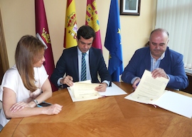 Firma convenio Oficina de Turismo